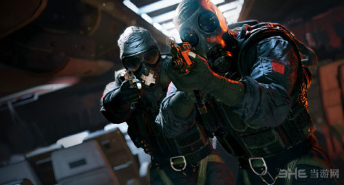 彩虹六号：围攻截图1