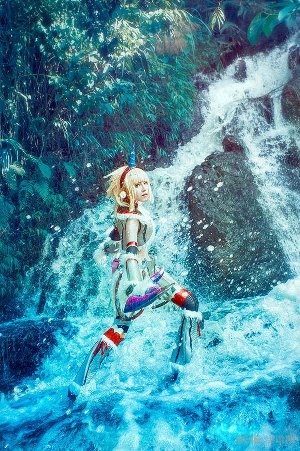 怪物猎人4女剑士cos2