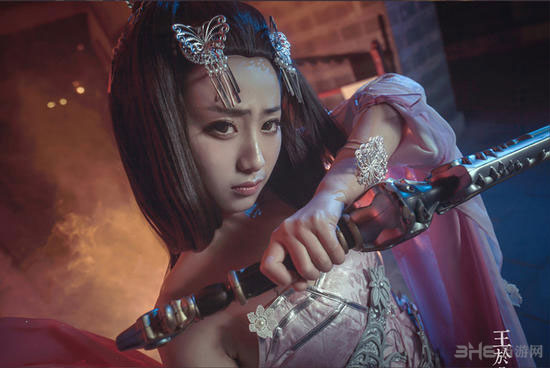 剑网三秦风七秀COS图1