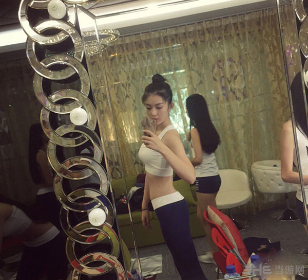 南艺校花巫雪菲微博最新照片2