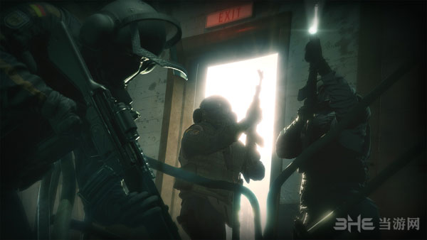 彩虹六号围攻截图1