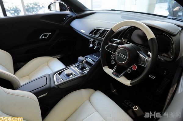 最终幻想15特别版奥迪R8图片4